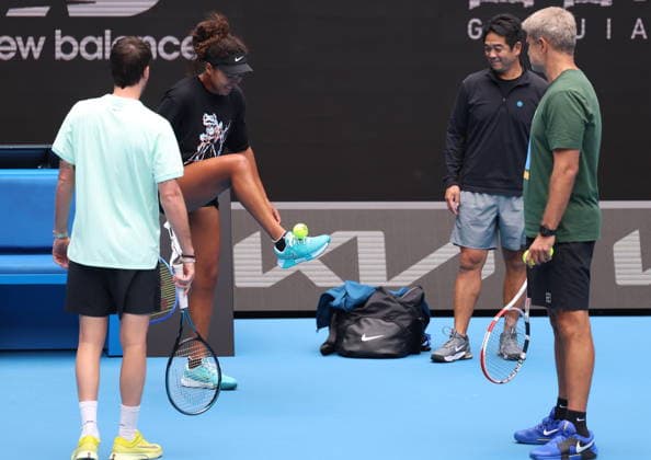 TENIS AUSTRALIAN OPEN 2026 14012026 N Z NAOMI OSAKA I TOMASZ WIKTOROWSKI PODCZAS TRENINGU PRZED AUSTRALIAN OPEN W MELBOURNE MARCIN CHOLEWINSKI NEWSPIX.PL TENIS AUSTRALIAN OPEN 2026 14012026 NAOMI OSAKA AND TOMASZ WIKTOROWSKI DURING PRACTICE SESSION BEFORE AUSTRALIAN OPEN IN MELBOURNE NEWSPIX.PL --- newspix.pl 