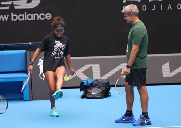 TENIS AUSTRALIAN OPEN 2026 14012026 N Z NAOMI OSAKA I TOMASZ WIKTOROWSKI PODCZAS TRENINGU PRZED AUSTRALIAN OPEN W MELBOURNE MARCIN CHOLEWINSKI NEWSPIX.PL TENIS AUSTRALIAN OPEN 2026 14012026 NAOMI OSAKA AND TOMASZ WIKTOROWSKI DURING PRACTICE SESSION BEFORE AUSTRALIAN OPEN IN MELBOURNE NEWSPIX.PL --- newspix.pl 