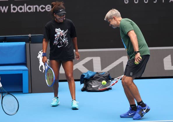 TENIS AUSTRALIAN OPEN 2026 14012026 N Z NAOMI OSAKA I TOMASZ WIKTOROWSKI PODCZAS TRENINGU PRZED AUSTRALIAN OPEN W MELBOURNE MARCIN CHOLEWINSKI NEWSPIX.PL TENIS AUSTRALIAN OPEN 2026 14012026 NAOMI OSAKA AND TOMASZ WIKTOROWSKI DURING PRACTICE SESSION BEFORE AUSTRALIAN OPEN IN MELBOURNE NEWSPIX.PL --- newspix.pl 