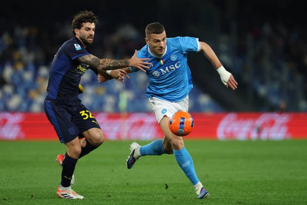 Napoli™s Alessandro Buongiorno, Parma™s Patrick Cutrone during the Serie A soccer match between Napoli and Parma at the Diego Armando Maradona Stadium in Naples, southern italy - Wednesday , January 14 , 2026. - Soccer .  Copyright: xAlessandroxGarofalo LaPressex