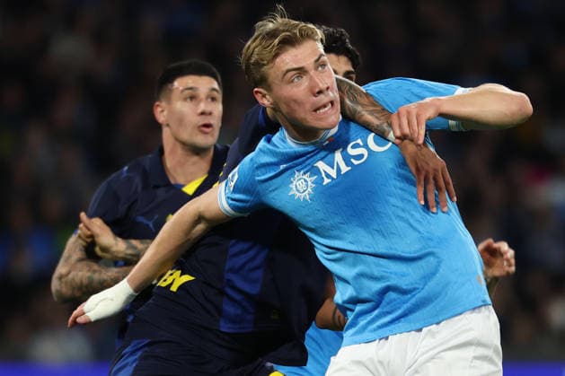 Rasmus Hojlund of SSC Napoli and Mariano Troilo of Parma Calcio during the Serie A 2025 2026 football match between SSC Napoli and Parma Calcio 1913 at Diego Armando Maradona stadium in Naples (Italy), January 14th, 2026. CesarexPurini