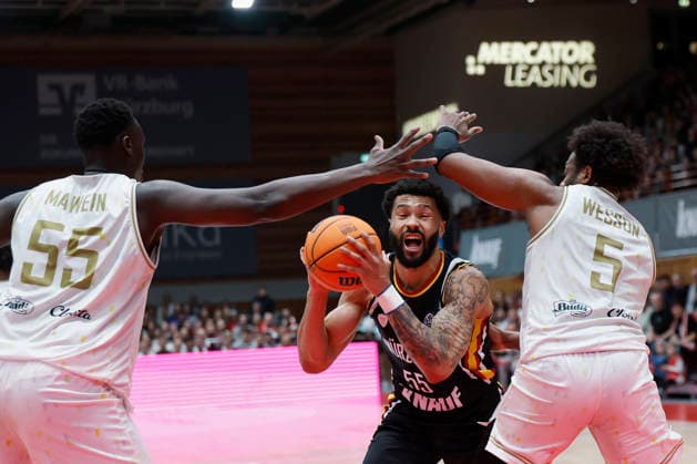 f l t r Akol Mawein Patrioti Levice, 55 , David Muenkat Fitness First Wuerzburg Baskets, 55 and Andre Wesson Jr Patrioti Levice, 5 14 01 2026, Basketball Champions League, Fitness First Wuerzburg Baskets vs Patrioti Levice, GER, Wuerzburg, Tectake Arena Copyright: HMBxMedia xHeikoxBecker