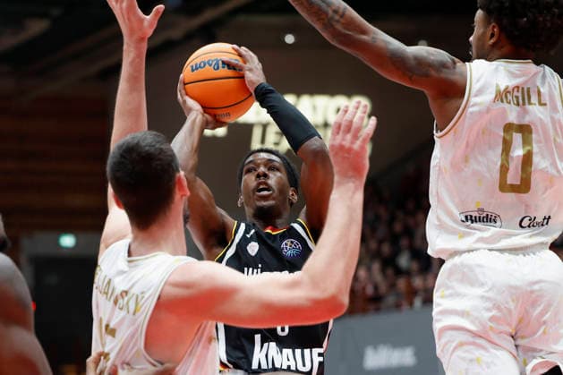 f l t r Boris Bojanovsky Patrioti Levice, 15 , David Muenkat Fitness First Wuerzburg Baskets, 55 and Rickey McGill Patrioti Levice, 0 14 01 2026, Basketball Champions League, Fitness First Wuerzburg Baskets vs Patrioti Levice, GER, Wuerzburg, Tectake Arena Copyright: HMBxMedia xHeikoxBecker