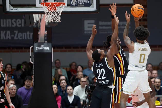 f l t r Johnathan Stove Fitness First Wuerzburg Baskets, 22 , Charles Thompson Fitness First Wuerzburg Baskets, 32 and Rickey McGill Patrioti Levice, 0 , 14 01 2026, Basketball Champions League, Fitness First Wuerzburg Baskets vs Patrioti Levice, GER, Wuerzburg, Tectake Arena Copyright: HMBxMedia xHeikoxBecker