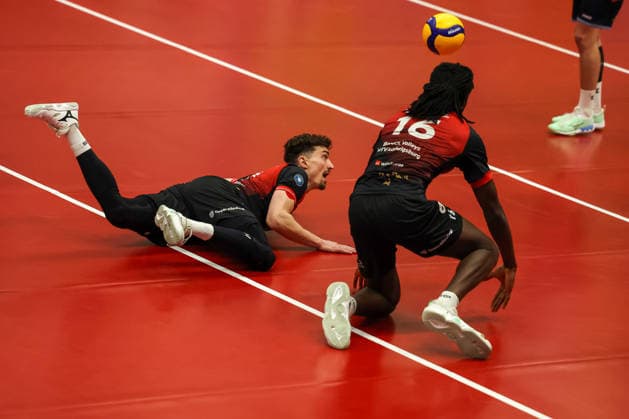 Tim Koepfli Barock Volleys MTV Ludwigsburg, 07 on the floor with Nyherowo Omene Barock Volleys MTV Ludwigsburg, 16 , GER, ASV Dachau vs Barock Volleys MTV Ludwigsburg, Volleyball, 1 Bundesliga, Season 2025 2026, 14 01 2026, GER, ASV Dachau vs Barock Volleys MTV Ludwigsburg, Volleyball, 1 Bundesliga, Season 2025 2026, 14 01 2026 Dachau Copyright: xEibner-Pressefoto JennixMaulx EP_JML