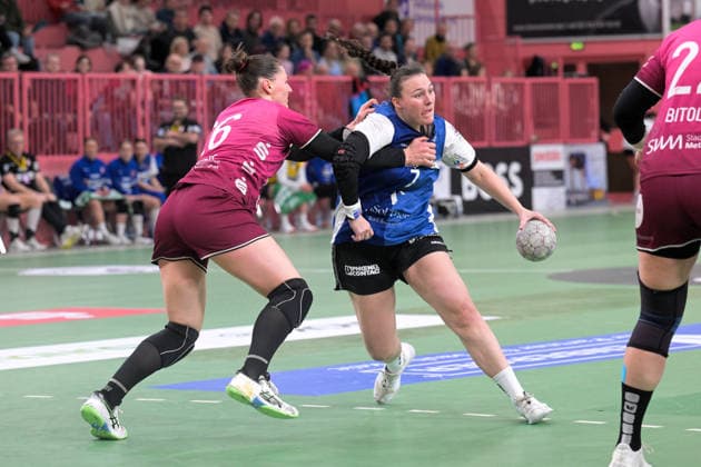 Diana Doegg Magnusdottir HSG Blomberg Lippe, 07 vs Svenja Huebner TusSies Metzingen, 26 TusSies Metzingen vs HSG Blomberg Lippe, Handball, Alsco HBF, 13 League matchday, 2025 2026 season, 14 01 2026 TusSies Metzingen vs HSG Blomberg Lippe, Handball, Alsco HBF, 13 League matchday, 2025 2026 season, 14 01 2026 Tuebingen Copyright: xEibner-Pressefoto TobiasxBaurx EP_TBR