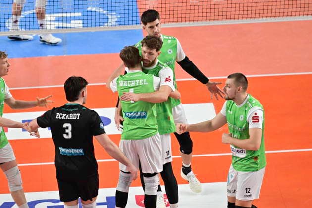 GER 1 VBL, SVG Lueneburg vs TSV Haching Muenchen 14 01 2026, LKH Arena, Lueneburg, GER 1 VBL, SVG Lueneburg vs TSV Haching Muenchen in the picture the Haching team cheers nordphotoxGmbH xWitke nph00002