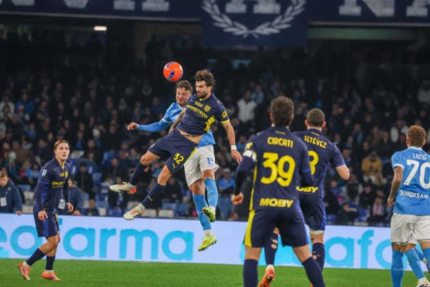 January 14, 2026, Napoli, Campania, ITALIA: Patrick Cutrone of Parma Amir Rramani of SSC Napoli During the football match on January 14, 2026, valid for the Italian Serie A - 2025 26 championship in Naples at the Diego Armando Maradona Stadium between SSC Napoli and Parma..Pictured: Napoli ITALIA - ZUMAs236 20260114_aap_s236_040 Copyright: xFabioxSassox