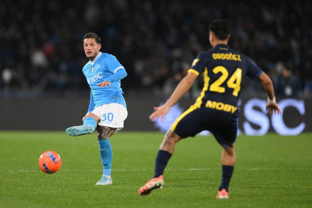 Pasquale Mazzocchi of SSC Napoli under pressure from Christian Ordonez of Parma during the match of 16th day of the Serie A Championship between S.S.C. Napoli and Parma at the Maradona Stadium on Jan 14, 2026 in Naples, Italy. during SSC Napoli vs Parma Calcio, Italian soccer Serie A match in Naples, Italy, January 14 2026  Copyright: xRobertoxRamaccia IPAxSportx xipa-agency.netx xx IPA_70064857 IPA_Agency_IPA70064857