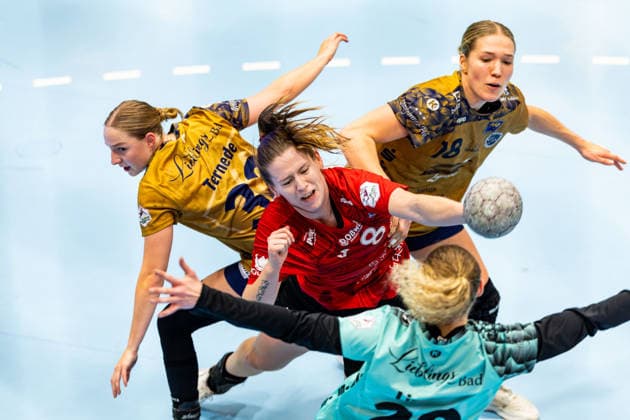 14 01 2026, GER, Handball, Women, Season 2025 2026, Alsco 1 Bl, 13 Matchday, Thueringer HC Buxtehuder SV Isa Ternede Buxtehuder SV , Julie Holm Thueringer HC,8 , Johanna Andresen Buxtehuder SV 99947 Bad Langensalza Salza Halle Sporthalle Mehrz Thüringen Germany