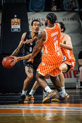 Kevin Yebo niners Chemnitz and Malik Osborne ratiopharm ulm battle for the ball during the EuroCup match between ratiopharm ulm v niners Chemnitz at ratiopharm Arena on January 14, 2026 in Neu Ulm, Germany, Germany Photo by Harry Langer DeFodi Images Kevin Yebo niners Chemnitz and Malik Osborne ratiopharm ulm battle for the ball during the EuroCup match between ratiopharm ulm v niners Chemnitz at ratiopharm Arena on January 14, 2026 in Neu Ulm, Germany Photo by Harry Langer DeFodi Images Photo by Harry Langer DeFodi Images