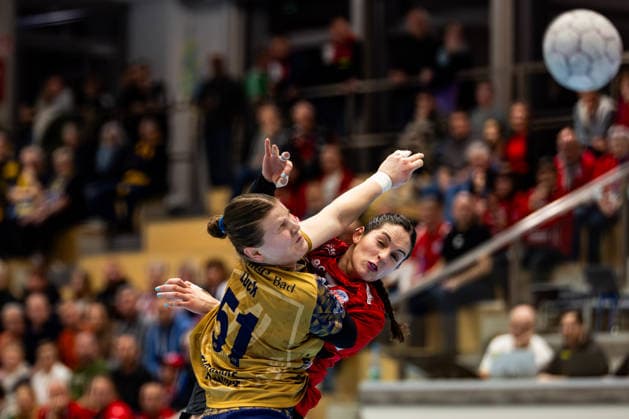 14 01 2026, GER, Handball, Women, Season 2025 2026, Alsco 1 Bl, 13 Matchday, Thueringer HC Buxtehuder SV Lin Elisabeth Lueck Buxtehuder SV , Kelly De Abreu Rosa Thueringer HC,77 99947 Bad Langensalza Salza Halle Sporthalle Mehrz Thüringen Germany