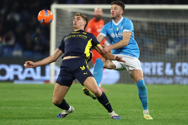 Mateo Pellegrino of Parma Calcio and Amir Rrahmani of SSC Napoli compete for the ball during the Serie A 2025 2026 football match between SSC Napoli and Parma Calcio 1913 at Diego Armando Maradona stadium in Naples (Italy), January 14th, 2026. CesarexPurini