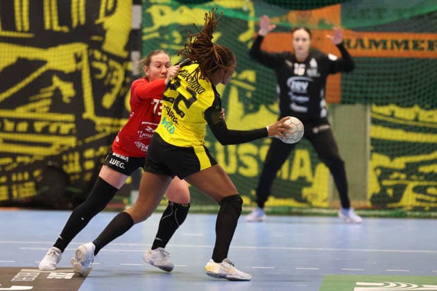 duel between Deborah Lassource Borussia Dortmund and Zoe Stens BSV Sachsen Zwickau GER, Borussia Dortmund vs BSV Sachsen Zwickau, handball, HBF, 2025 2026 season, 14 01 2026 GER, Borussia Dortmund vs BSV Sachsen Zwickau, handball, HBF, 2025 2026 season, 14 01 2026 Dortmund Copyright: xEibner-Pressefoto FrankxZeisingx EP_FZG