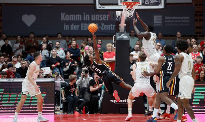f l t r Marcus Carr Fitness First Wuerzburg Baskets, 5 with points in falling 14 01 2026, Basketball Champions League, Fitness First Wuerzburg Baskets vs Patrioti Levice, GER, Wuerzburg, Tectake Arena Copyright: HMBxMedia xHeikoxBecker