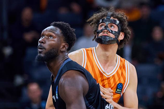 Amadou Sow NINERS Chemnitz, 12 and Alec Anigbata ratiopharm ulm, 21 look banned GER, ratiopharm ulm vs NINERS Chemnitz, Basketball, Matchday 14, BKT EuroCup, Season 2025 2026, 14 01 2025 GER, ratiopharm ulm vs NINERS Chemnitz, Basketball, Matchday 14, BKT EuroCup, Season 2025 2026, 14 01 2025 New Ulm Copyright: xEibner-Pressefoto GeraldxOelze-dexStoppanyx EP_ODS