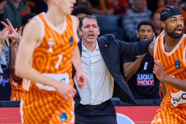 Cheers, joy at Ty Harrelson ratiopharm ulm, Head Coach GER, ratiopharm ulm vs NINERS Chemnitz, Basketball, Matchday 14, BKT EuroCup, Season 2025 2026, 14 01 2025 GER, ratiopharm ulm vs NINERS Chemnitz, Basketball, Matchday 14, BKT EuroCup, Season 2025 2026, 14 01 2025 New Ulm Copyright: xEibner-Pressefoto GeraldxOelze-dexStoppanyx EP_ODS