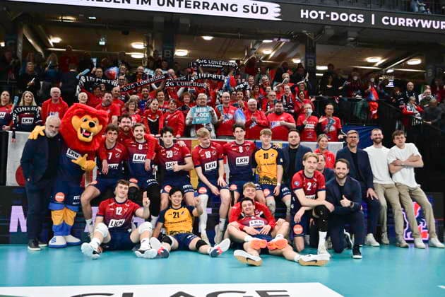 GER 1 VBL, SVG Lueneburg vs TSV Haching Muenchen 14 01 2026, LKH Arena, Lueneburg, GER 1 VBL, SVG Lueneburg vs TSV Haching Muenchen in the picture the Lueneburg team celebrates the victory nordphotoxGmbH xWitke nph00002