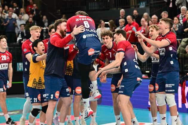 GER 1 VBL, SVG Lueneburg vs TSV Haching Muenchen 14 01 2026, LKH Arena, Lueneburg, GER 1 VBL, SVG Lueneburg vs TSV Haching Muenchen in the picture the Lueneburg team celebrates the victory nordphotoxGmbH xWitke nph00002