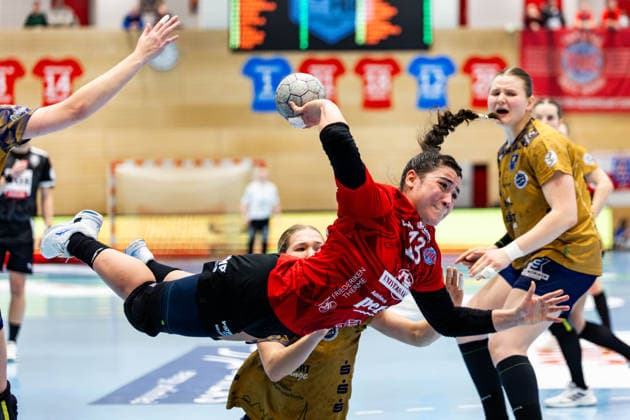 Sport Bilder des Tages 14.01.2026, GER, Handball, Frauen, Saison 2025 2026, Alsco 1.Bl, 13.Spieltag, Thueringer HC - Buxtehuder SV Giulia Guarieiro (Thueringer HC,13) 99947 Bad Langensalza Salza Halle Sporthalle Mehrz Thüringen Deutschland *** 14 01 2026, GER, Handball, Women, Season 2025 2026, Alsco 1 Bl, 13 Matchday, Thueringer HC Buxtehuder SV Giulia Guarieiro Thueringer HC,13 99947 Bad Langensalza Salza Halle Sporthalle Mehrz Thüringen Germany