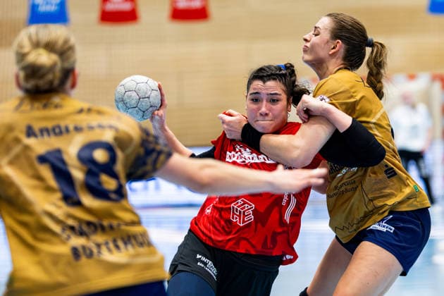 14 01 2026, GER, Handball, Women, Season 2025 2026, Alsco 1 Bl, 13 Matchday, Thueringer HC Buxtehuder SV Giulia Guarieiro Thueringer HC,13 , Isabelle Doelle Buxtehuder SV 99947 Bad Langensalza Salza Halle Sporthalle Mehrz Thüringen Germany