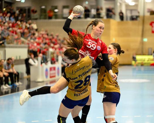 Csenge, Kuczora Thueringer HC, 59 , Teresa, von Prittwitz Buxtehuder SV, 28 , Anika, Hampel Buxtehuder SV, 10 GER, Thueringer HC v Buxtehuder SV, 1 Handballbundesliga Frauen, Handball, Matchday 13, Season 2025 2026, 14 01 2026 GER, Thueringer HC v Buxtehuder SV, 1 Handballbundesliga Frauen, Handball, Matchday 13, Season 2025 2026, 14 01 2026 Bad Langensalza Copyright: xEibner-Pressefoto MartinxHerbstx EP_MHT