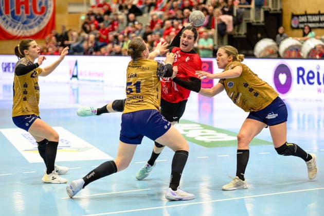 Kelly, de Abreu Rosa Thueringer HC, 77 m Lin Elisabeth, Lueck Buxtehuder SV, 51 , Teresa, von Prittwitz Buxtehuder SV, 28 , Isa, Ternede Buxtehuder SV, 32 GER, Thueringer HC vs Buxtehuder SV, 1 Handball Bundesliga Women, Handball, Matchday 13, Season 2025 2026, 14 01 2026 GER, Thueringer HC vs. Buxtehuder SV, 1 Handball Bundesliga Women, Handball, Matchday 13, Season 2025 2026, 14 01 2026 Bad Langensalza Copyright: xEibner-Pressefoto MartinxHerbstx EP_MHT