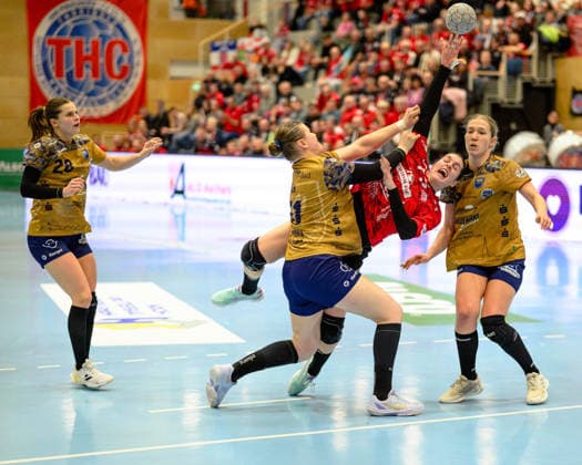 Kelly, de Abreu Rosa Thueringer HC, 77 m Lin Elisabeth, Lueck Buxtehuder SV, 51 , Teresa, von Prittwitz Buxtehuder SV, 28 , Isa, Ternede Buxtehuder SV, 32 GER, Thueringer HC vs Buxtehuder SV, 1 Handball Bundesliga Women, Handball, Matchday 13, Season 2025 2026, 14 01 2026 GER, Thueringer HC vs. Buxtehuder SV, 1 Handball Bundesliga Women, Handball, Matchday 13, Season 2025 2026, 14 01 2026 Bad Langensalza Copyright: xEibner-Pressefoto MartinxHerbstx EP_MHT