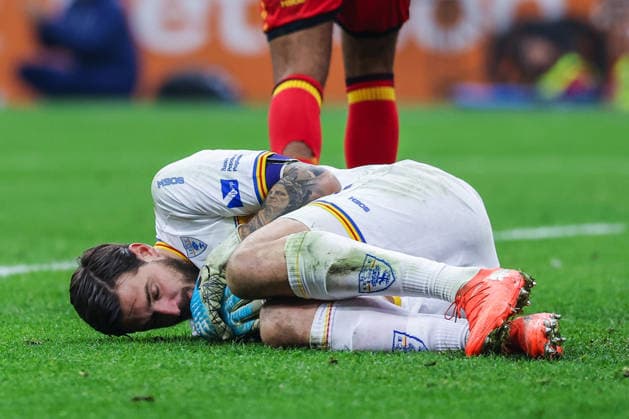 Wladimiro Falcone of US Lecce seen in action during Serie A 2025 26 football match between FC Internazionale and US Lecce at San Siro Stadium in Milan  Copyright: xFabrizioxCarabelli IPAxSportx xipa-agency.netx xx IPA_70070082 IPA_Agency_IPA70070082