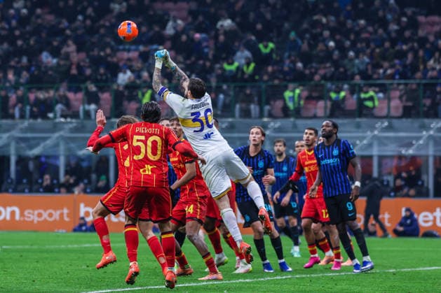 FC Internazionale vs US Lecce Serie A 2025 26 14 01 2026 Wladimiro Falcone of US Lecce seen in action during Serie A 2025 26 football match between FC Internazionale and US Lecce at San Siro Stadium in Milan Copyright: xBEAUTIFULxSPORTS Carabellix