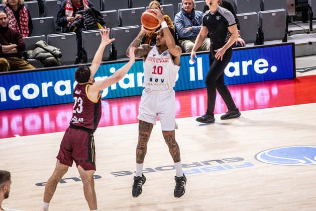Troy Caupain Jr. (Unahotels Reggio Emilia) during Pallacanestro Reggiana vs KK Bosna BH telecom, Basketball FIBA Europe Cup match in Reggio Emilia , Italy, January 14 2026  Copyright: xAlessandroxCatellani IPAxSportx xipa-agency.netx xx IPA_70071593 IPA_Agency_IPA70071593