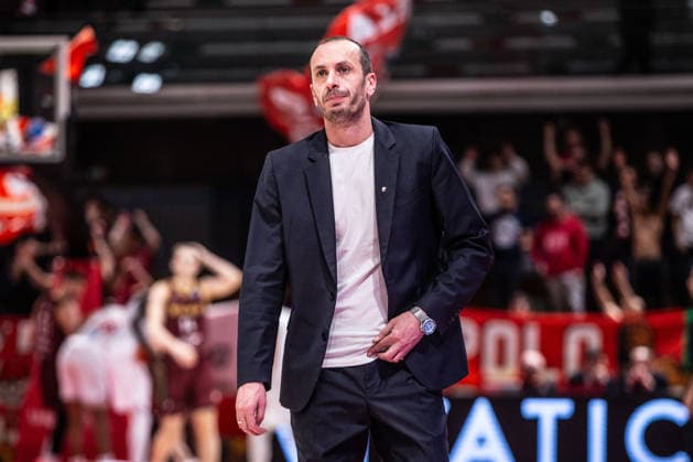 Muhamed Pasalic coach KK Bosna during Pallacanestro Reggiana vs KK Bosna BH telecom, Basketball FIBA Europe Cup match in Reggio Emilia , Italy, January 14 2026  Copyright: xAlessandroxCatellani IPAxSportx xipa-agency.netx xx IPA_70071610 IPA_Agency_IPA70071610