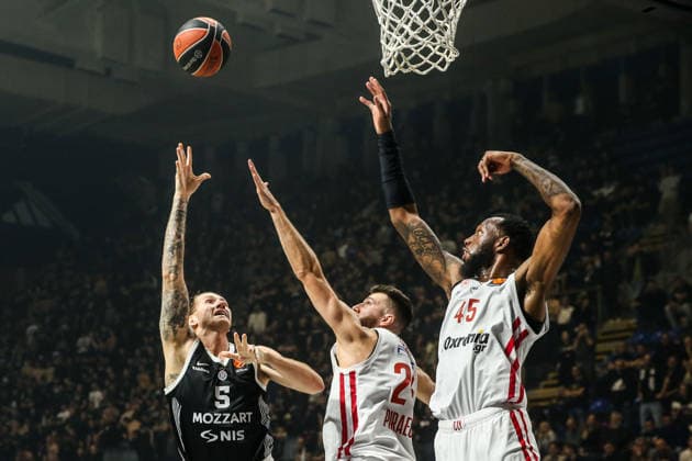 Partizan v Olimpiakos - EuroLeague BELGRADE, SERBIA - JANUARY 14: Dylan Osetkowski of Partizan in action against Donta Hall of of Olimpiakos during EuroLeague basketball match between Partizan and Olimpiakos in Belgrade, Serbia on January 14, 2026. Filip Stevanovic Anadolu Belgrade Serbia. Editorial use only. Please get in touch for any other usage.  Copyright: x2026xAnadoluxFilipxStevanovicx