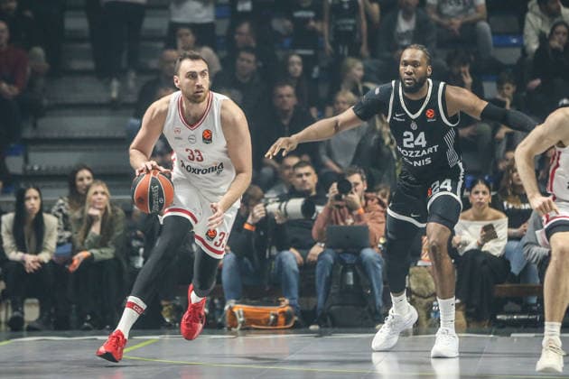 Partizan v Olimpiakos - EuroLeague BELGRADE, SERBIA - JANUARY 14: Bruno Fernando of Partizan in action against Nikola Milutinov of of Olimpiakos during EuroLeague basketball match between Partizan and Olimpiakos in Belgrade, Serbia on January 14, 2026. Filip Stevanovic Anadolu Belgrade Serbia. Editorial use only. Please get in touch for any other usage.  Copyright: x2026xAnadoluxFilipxStevanovicx