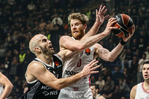 Partizan v Olimpiakos - EuroLeague BELGRADE, SERBIA - JANUARY 14: Nick Calathes of Partizan in action against Thomas Walkup of Olimpiakos during EuroLeague basketball match between Partizan and Olimpiakos in Belgrade, Serbia on January 14, 2026. Filip Stevanovic Anadolu Belgrade Serbia. Editorial use only. Please get in touch for any other usage.  Copyright: x2026xAnadoluxFilipxStevanovicx