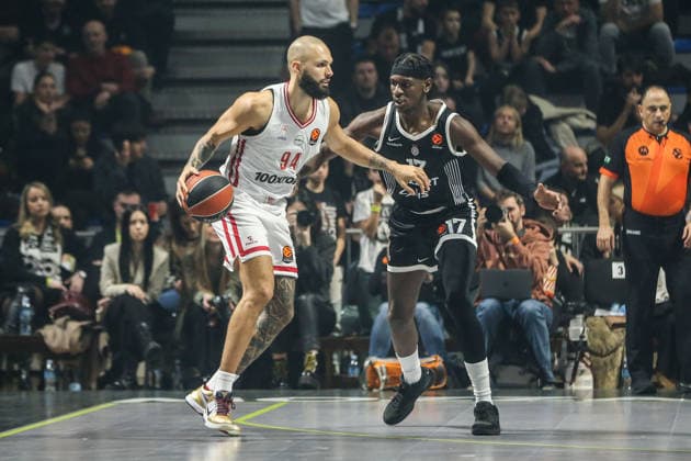 Partizan v Olimpiakos - EuroLeague BELGRADE, SERBIA - JANUARY 14: Isaac Bonga of Partizan in action against Evan Fournier of Olimpiakos during EuroLeague basketball match between Partizan and Olimpiakos in Belgrade, Serbia on January 14, 2026. Filip Stevanovic Anadolu Belgrade Serbia. Editorial use only. Please get in touch for any other usage.  Copyright: x2026xAnadoluxFilipxStevanovicx