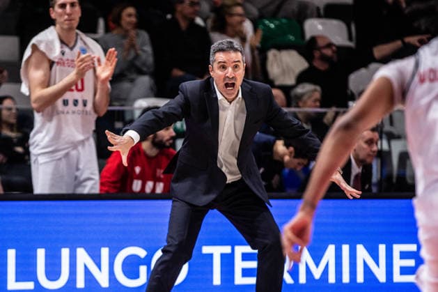 BASKET - Basket FIBA Europe Cup - Pallacanestro Reggiana vs KK Bosna BH telecom Dimitris Priftis coach Unahotels Reggio Emilia during Pallacanestro Reggiana vs KK Bosna BH telecom, Basketball FIBA Europe Cup match in Reggio Emilia , Italy, January 14 2026 Reggio Emilia Italy  Copyright: xIPAxSport ABACAx