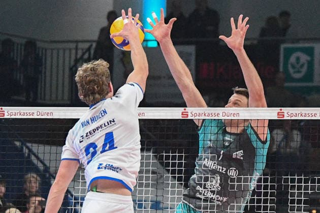v li Jonas Von Huizen VfB Friedrichshafen, 24 puts the ball over the net,, 14 01 2026, Düren Germany , Volleyball, 1 Bundesliga Men, SWD Powervolleys Düren VfB Friedrichshafen xmhx