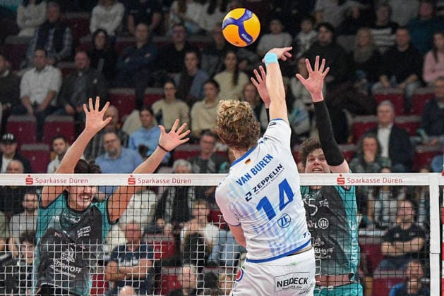 Parker von Buren VfB Friedrichshafen, 14 puts the ball over the net, Action, Action, Game scene, 14 01 2026, Düren Germany , Volleyball, 1 Bundesliga Men, SWD Powervolleys Düren VfB Friedrichshafen xmhx