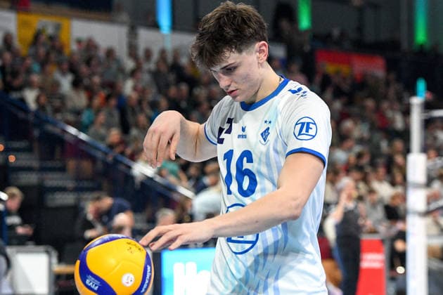 Simon Kohn VfB Friedrichshafen, 16 on serve, Action, Action,, 14 01 2026, Düren Germany , Volleyball, 1 Bundesliga Men, SWD Powervolleys Düren VfB Friedrichshafen xmhx