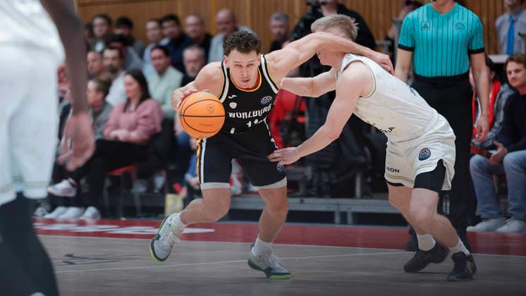 In the picture from left Brae Ivey Wuerzburg Baskets, 11 against Aatu Kivimaki Patrioti Levice, 12 14 01 2026, Fitness First Wuerzburg Baskets vs Patrioti Levice, Basketball Champions League, Play Ins, Game 3, Germany, 97072, tectake Arena Wuerzburg, Copyright: HMBxMedia xJulienxBecker