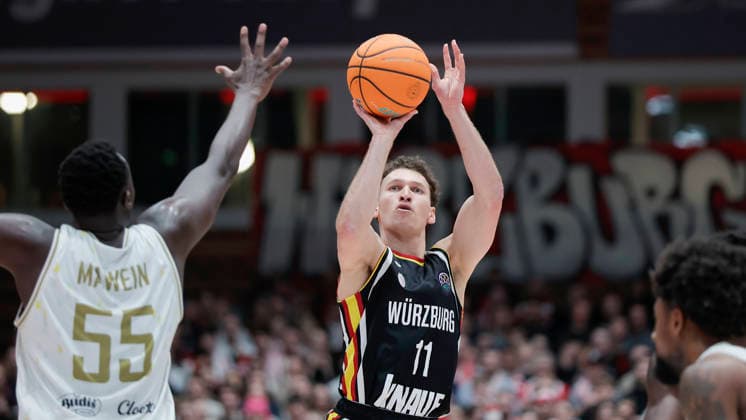 In the picture Brae Ivey Wuerzburg Baskets, 11 with the three-pointer 14 01 2026, Fitness First Wuerzburg Baskets vs Patrioti Levice, Basketball Champions League, Play Ins, Game 3, Germany, 97072, tectake Arena Wuerzburg, Copyright: HMBxMedia xJulienxBecker
