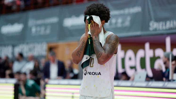 In the picture disappointment at Rickey McGill Patrioti Levice, 0 14 01 2026, Fitness First Wuerzburg Baskets vs Patrioti Levice, Basketball Champions League, Play Ins, Game 3, Germany, 97072, tectake Arena Wuerzburg, Copyright: HMBxMedia xJulienxBecker