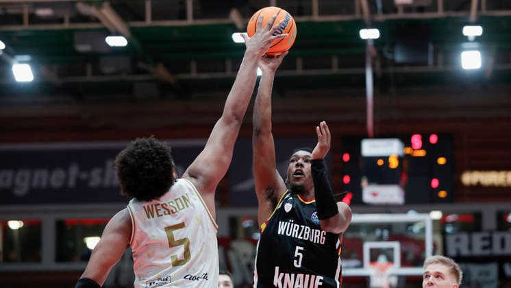 In the picture from left Andre Wesson Jr Patrioti Levice, 5 against Marcus Carr Wuerzburg Baskets, 5 on the ball 14 01 2026, Fitness First Wuerzburg Baskets vs Patrioti Levice, Basketball Champions League, Play Ins, Game 3, Germany, 97072, tectake Arena Wuerzburg, Copyright: HMBxMedia xJulienxBecker