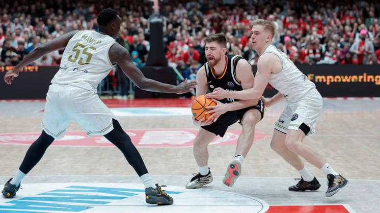In the picture from left Akol Mawein Patrioti Levice, 55 , Ryan Schwieger Wuerzburg Baskets, 15 and Aatu Kivimaki Patrioti Levice, 12 14 01 2026, Fitness First Wuerzburg Baskets vs Patrioti Levice, Basketball Champions League, Play Ins, Game 3, Germany, 97072, tectake Arena Wuerzburg, Copyright: HMBxMedia xJulienxBecker