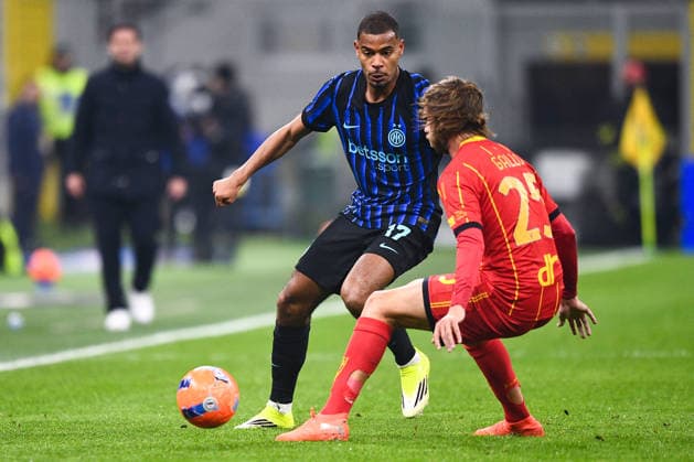 2026-01-14 FC Internazionale Milano v US Lecce - Serie A MILANO, ITALY - JANUARY 14: Andy Diouf of FC Internazionale Milano battles for the ball with Antonino Gallo of US Lecce during the Serie A match between FC Internazionale Milano and US Lecce at Giuseppe Meazza Stadium on January 14, 2026 in Milano, Italy. (Photo by Alberto Gandolfo BSR Agency) Milano Italy Content not available for redistribution in The Netherlands directly or indirectly through any third parties. Copyright: xBSRxAgencyx