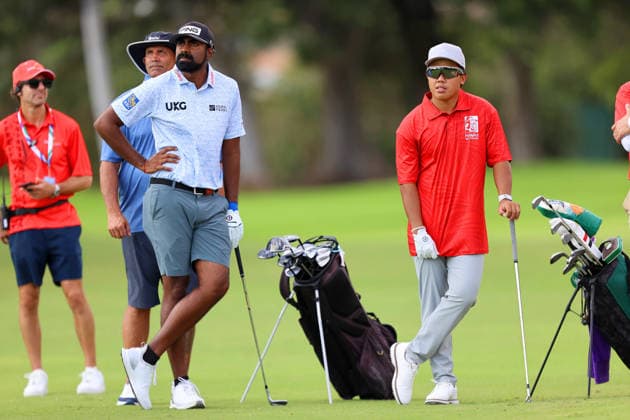 January 14, 2026 - Sahith Teegala and University of Hawaii Rainbow Warrior Football Quarterback Micah Alejado watch a shot from the 6th fairway during a Pro-Am prior to the 2026 Sony Open in Hawaii at Waialae Country Club in Honolulu, HI - CSM Honolulu USA - ZUMAc04_ 20260114_zma_c04_124 Copyright: xAndrewxLeex