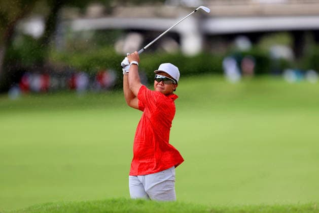 January 14, 2026 - University of Hawaii Rainbow Warrior Football Quarterback Micah Alejado hits from a bunker on the 6th fairway during a Pro-Am prior to the 2026 Sony Open in Hawaii at Waialae Country Club in Honolulu, HI - CSM Honolulu USA - ZUMAc04_ 20260114_zma_c04_131 Copyright: xAndrewxLeex