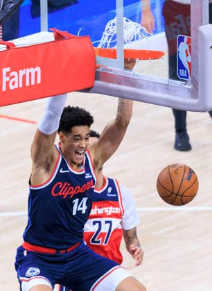 January 14, 2026, Inglewood, California, USA: Yanic Konan Niederhauser 14 of the Los Angeles Clippers dunks the ball during their 2025 NBA, Basketball Herren, USA regular season game against the Washington Wizards on Wednesday January 14, 2026 at Intuit Dome Arena in Inglewood, California. JAVIER ROJAS PI Inglewood USA - ZUMAp124 20260114_zaa_p124_007 Copyright: xJavierxRojasx