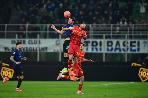 FC Internazionale v US Lecce - Serie A Carlos Augusto of Inter Milan and Santiago Pierotti of US Lecce battle for the ball during the Serie A match between Inter Milan and US Lecce at San Siro Stadium in Milan, Italy, on January 14, 2026. Milan Lombardy Italy  Copyright: xAndreaxDiodatox originalFilename:diodato-intermil260114_npdF9.jpg